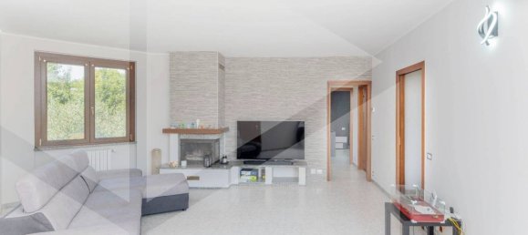 3-salle Appartement à Carnate, Italy No. 32776 20