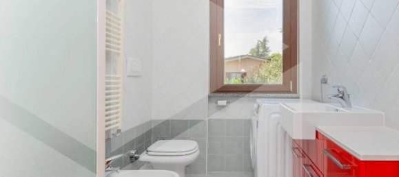 3-salle Appartement à Carnate, Italy No. 32776 12