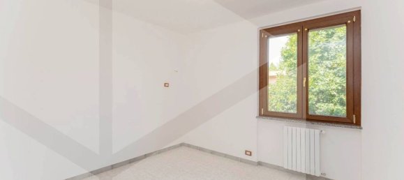 3-salle Appartement à Carnate, Italy No. 32776 10