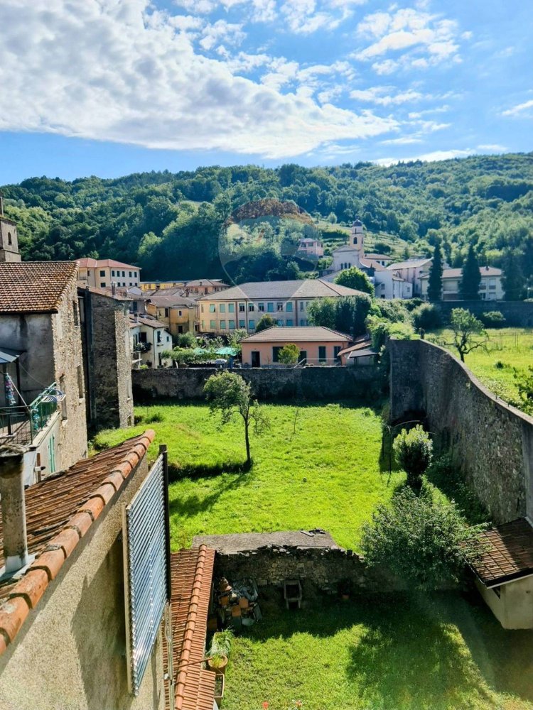 4 rooms Apartment in Varese Ligure, Italy No. 265187