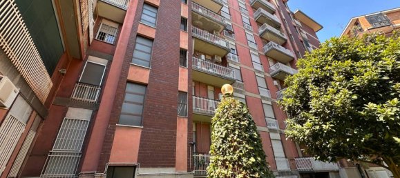 2 bedrooms Apartment in Milan, Italy No. 335245 14