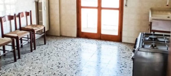 4 rooms Apartment in San Giovanni Valdarno, Italy No. 62377 3