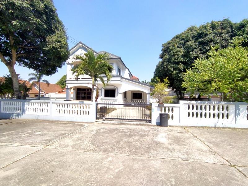4 bedrooms House for sale in Pattaya, Chonburi, Eastern Thailand, Thailand № 59242