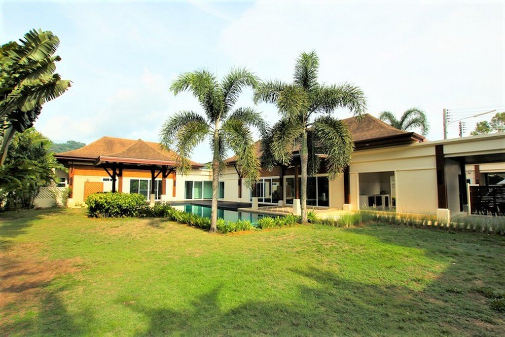 4 bedrooms Villa in Phuket, Thailand No. 8156