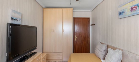 Apartamento de 3 dormitorios en Torrevieja, Spain No. 181513 11