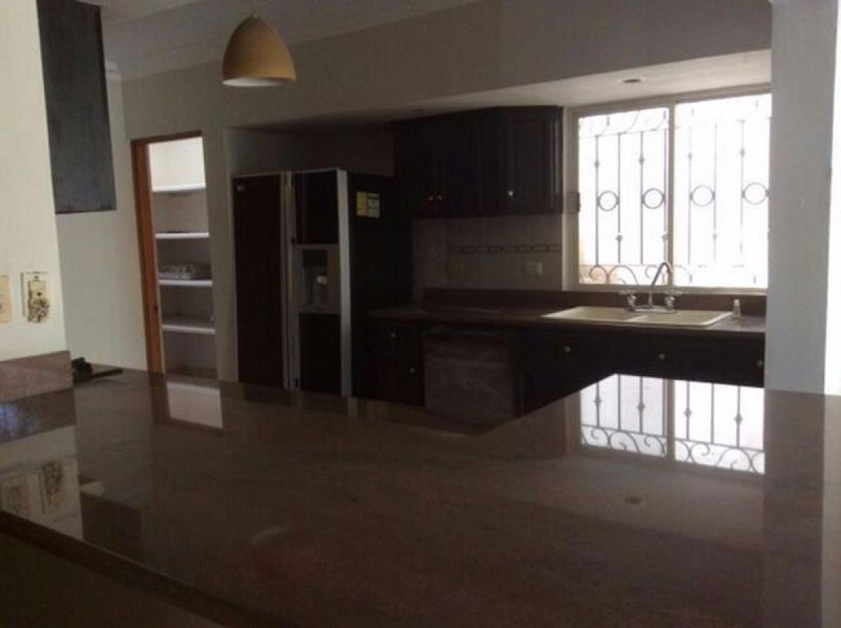 4 bedrooms House in Nuevo Leon, Mexico No. 185570