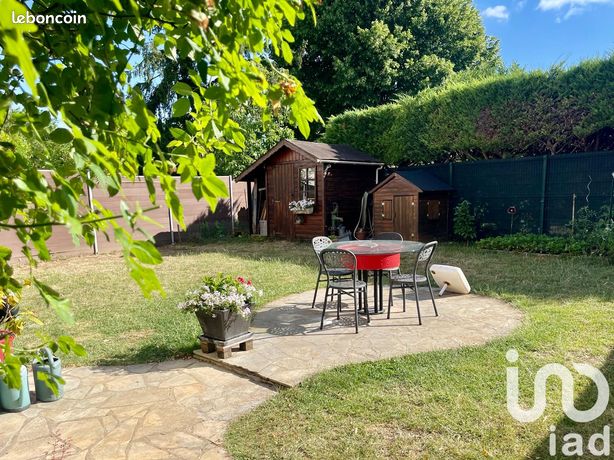 Casa de 3 dormitorios en Athis-Mons, France No. 277934