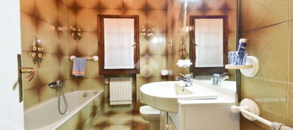 Вилла с 5 комнатами в Монтескудо Монте Коломбо, Италия № 123461 11