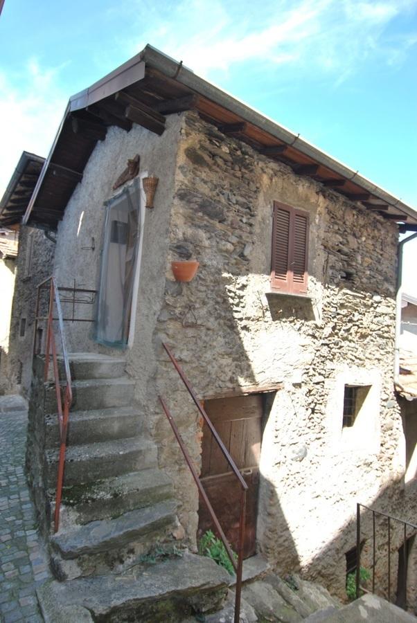 2-salle Maison à Dongo, Italy No. 12814