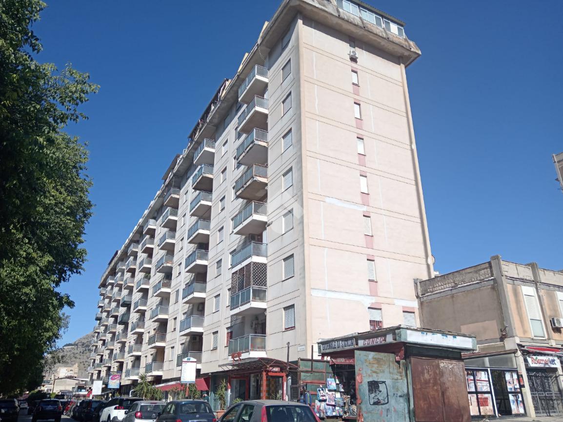 4-salle Appartement à Palermo, Italy No. 2078