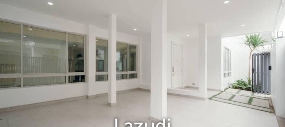 4 bedrooms Cafe / restaurant in Bangkok, Thailand No. 13161 2