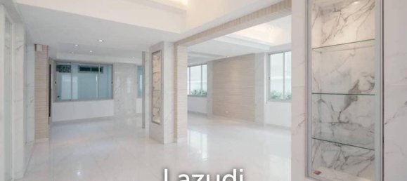 4 bedrooms Cafe / restaurant in Bangkok, Thailand No. 13161 11