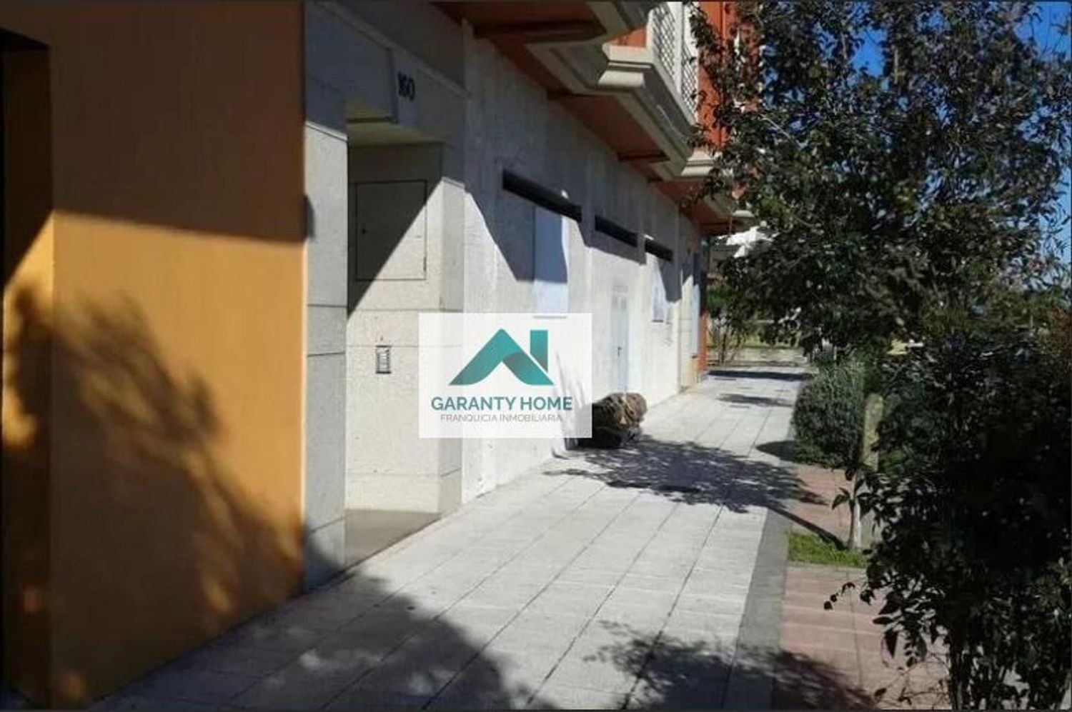 Gewerbliche Immobilie in Pontevedra, Spain 707m², Nr. 268356