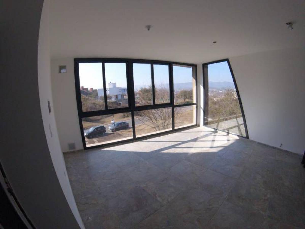 Casa de 3 dormitorios en Córdoba, Argentina No. 12710