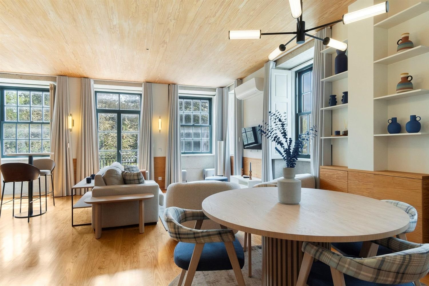 339m² Building in Porto, Portugal No. 140919