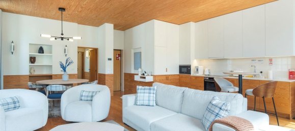 339m² Building in Porto, Portugal No. 140919 4