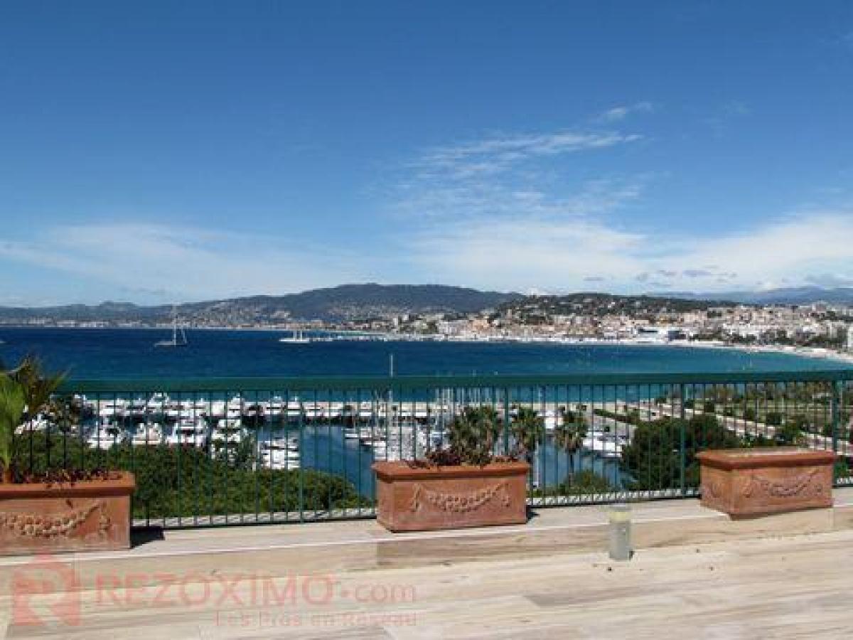 5 bedrooms Condo in Cannes, France No. 16032