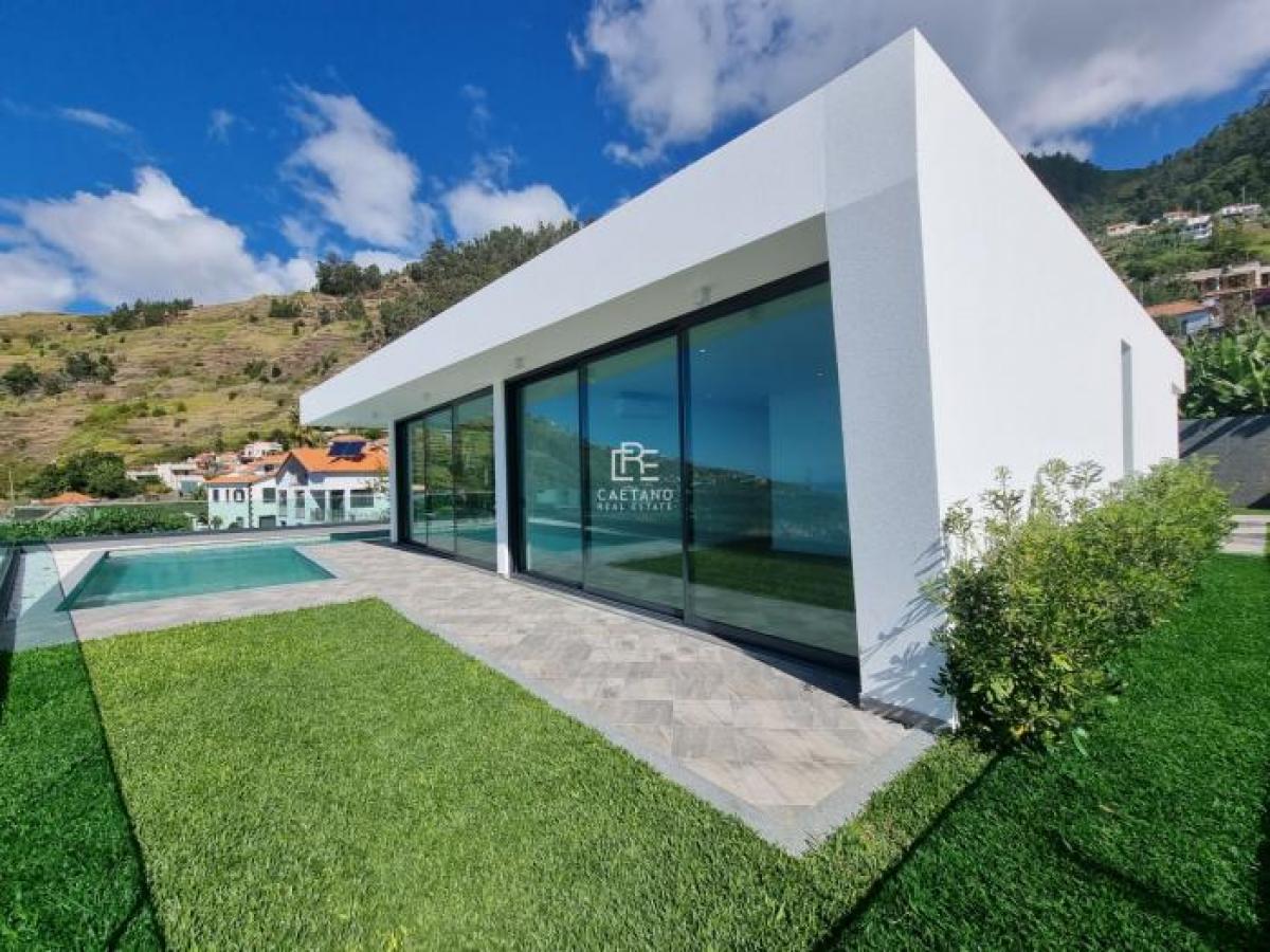 3 bedrooms Villa in Calheta, Portugal No. 428