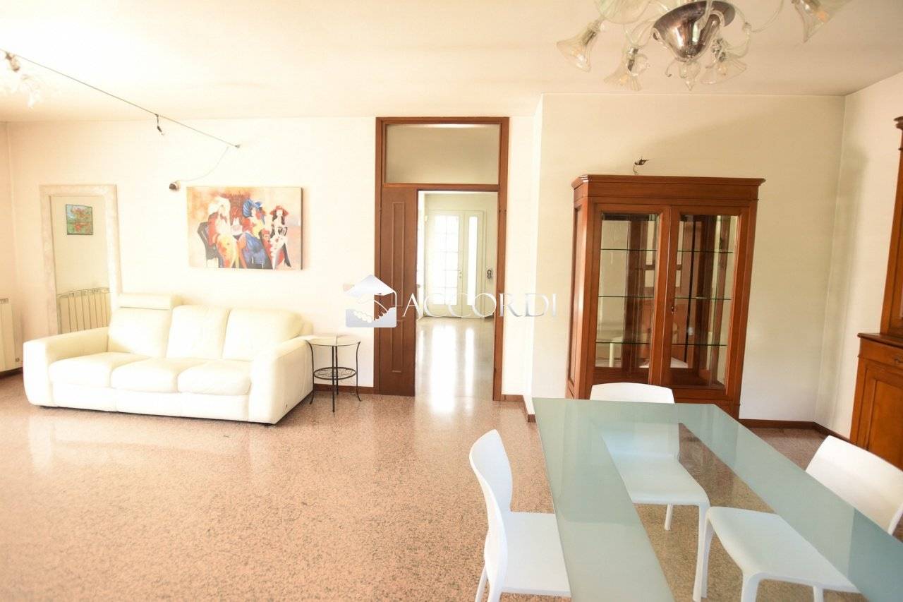 3 bedrooms Villa in Castelfranco Veneto, Italy No. 278321