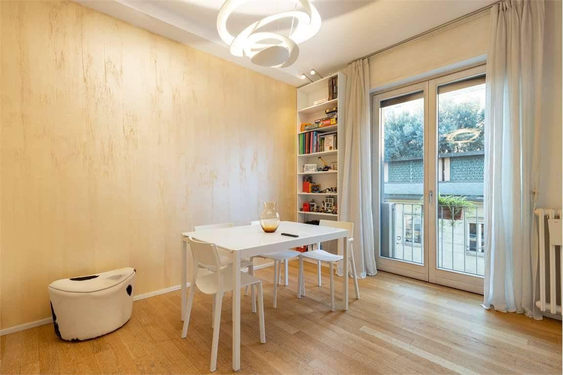 3 rooms Apartment in Milan, Italy No. 247984