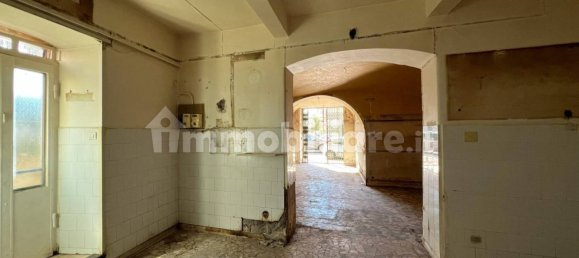 Коммерческая недвижимость с 1 комнатой в Сора, Италия № 263736 9