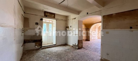 Коммерческая недвижимость с 1 комнатой в Сора, Италия № 263736 8