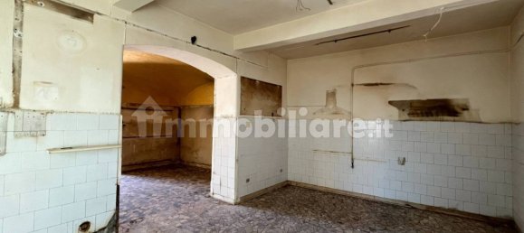 Коммерческая недвижимость с 1 комнатой в Сора, Италия № 263736 3