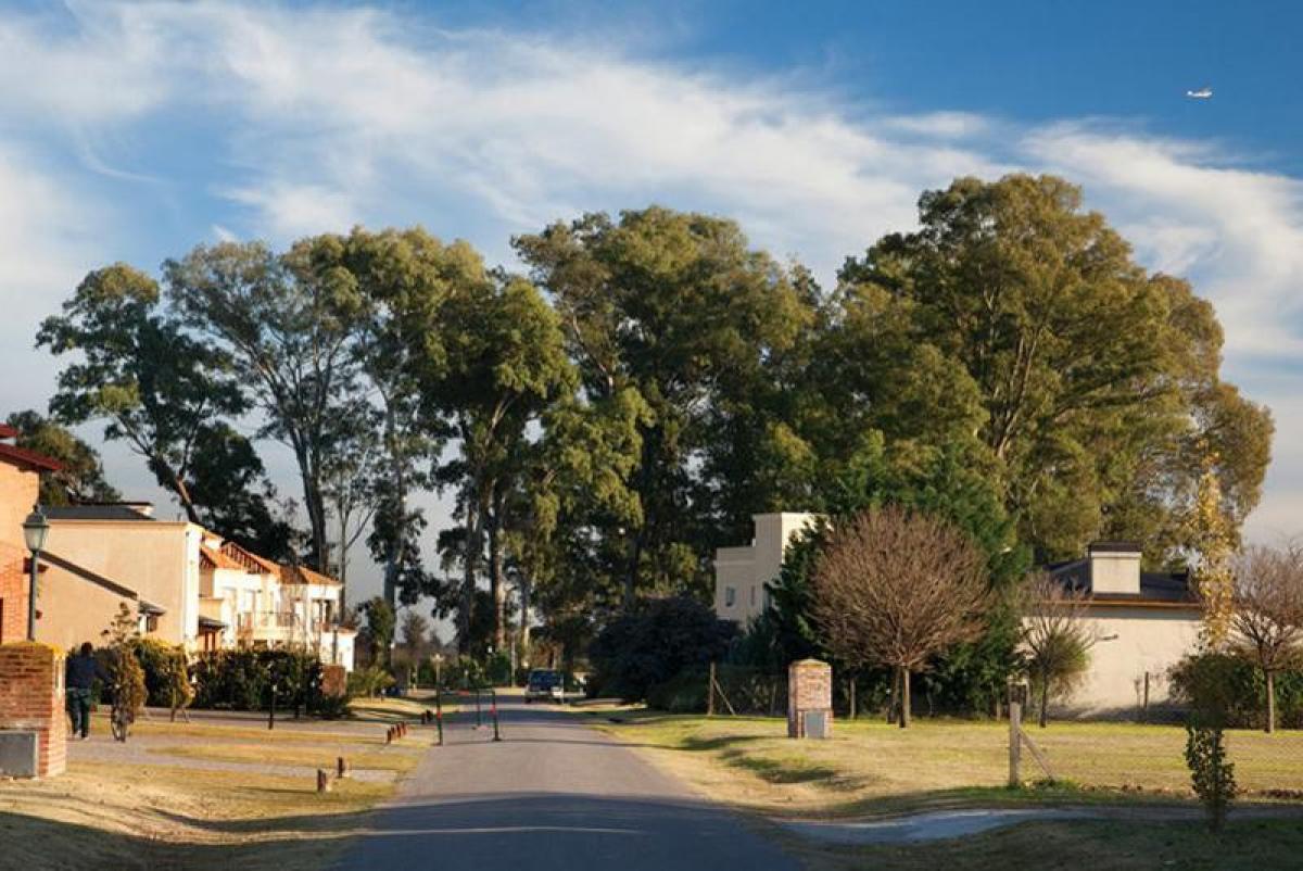  Land in Buenos Aires, Argentina No. 114066