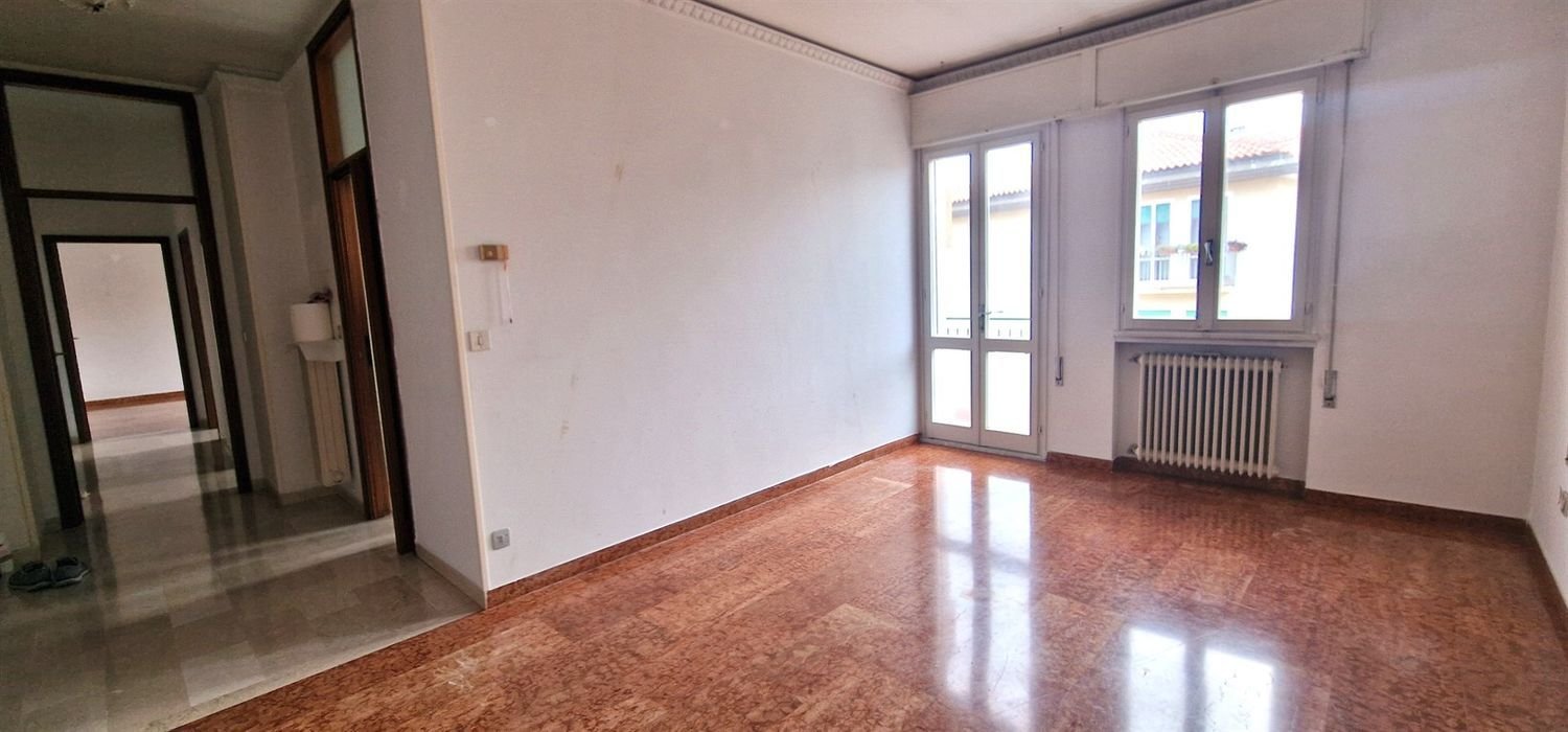 5 rooms Apartment in Chioggia, Italy No. 143090