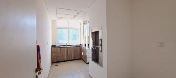 Вилла с 5 спальнями в Халифа-Сити, ОАЭ № 32715 10