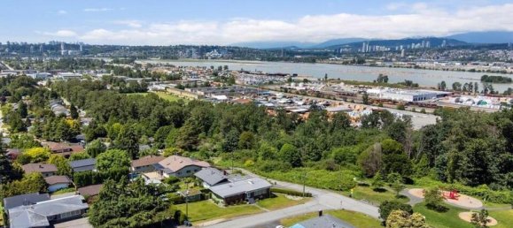 6 bedrooms House in British Columbia, Canada No. 1091 5