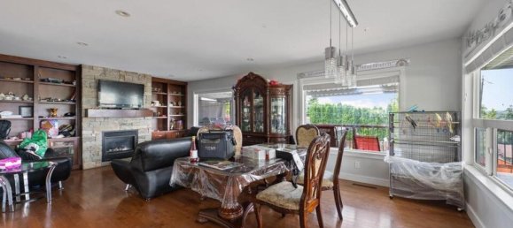 6 bedrooms House in British Columbia, Canada No. 1091 7