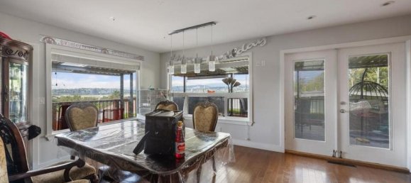 6 bedrooms House in British Columbia, Canada No. 1091 4