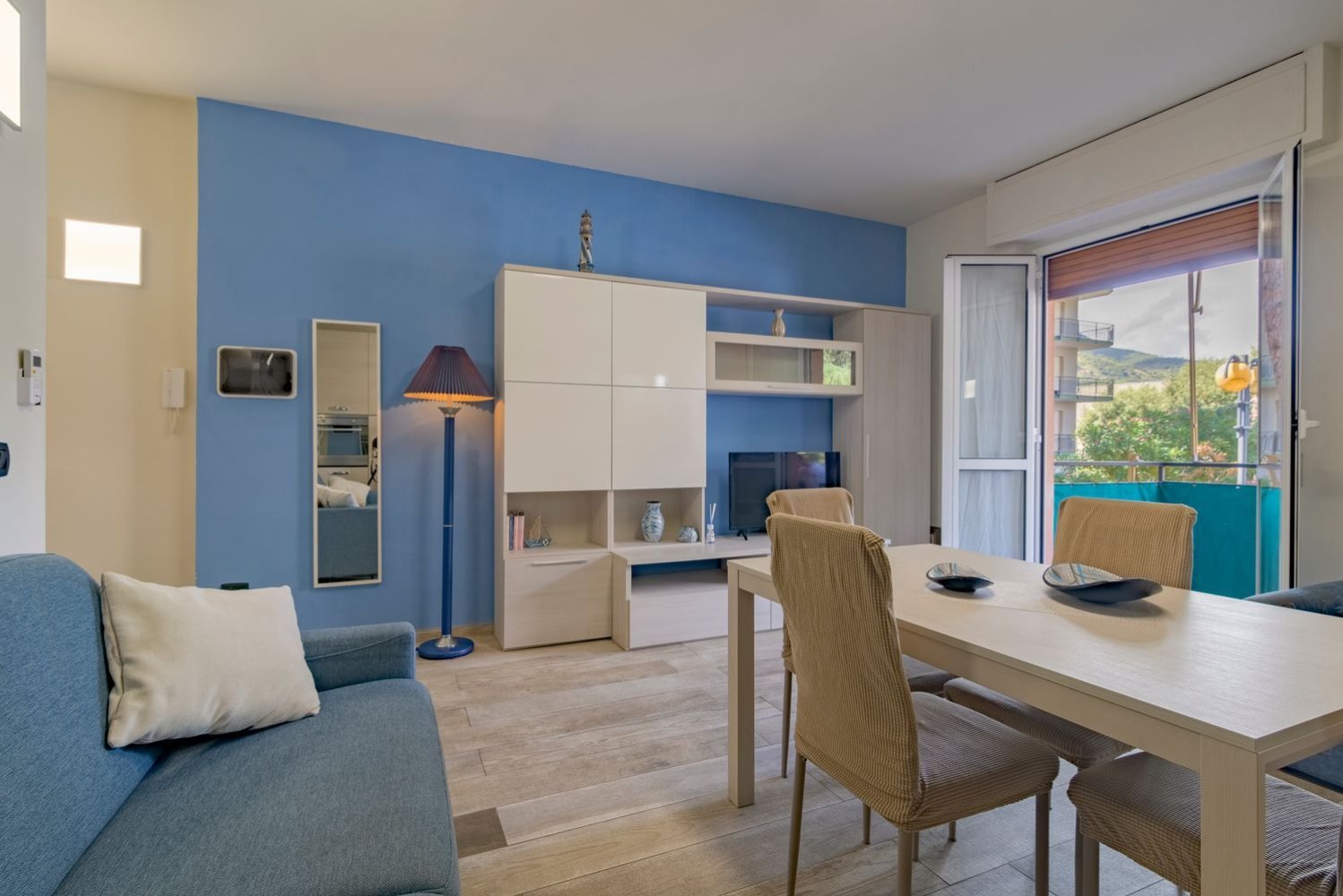 Apartamento de 2 dormitorios en Borghetto Santo Spirito, Italy No. 379720