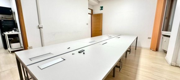 3 bedrooms Apartment in Treviso, Italy No. 341587 3