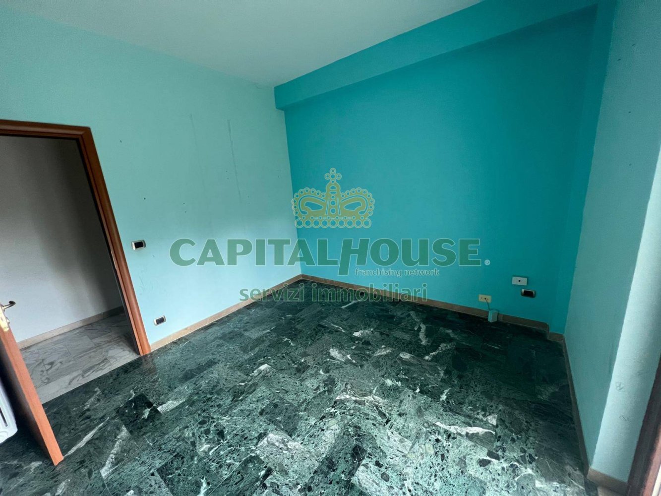 4 bedrooms Apartment in Avellino, Italy No. 24301