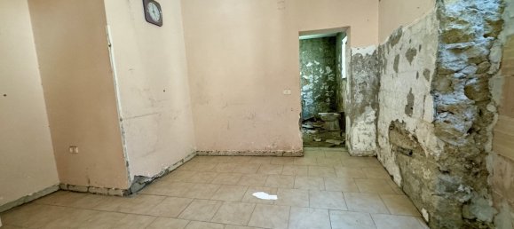 4 bedrooms Apartment in Naples, Italy No. 185903 9