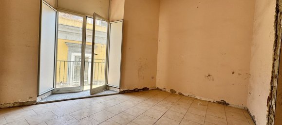 4 bedrooms Apartment in Naples, Italy No. 185903 6
