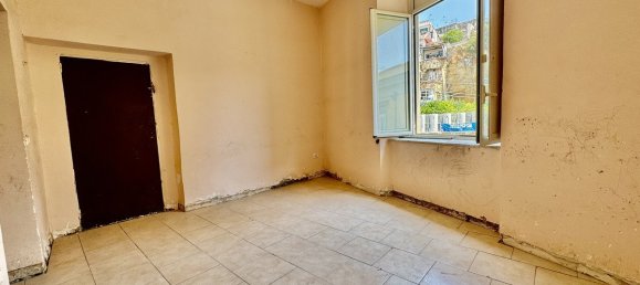 4 bedrooms Apartment in Naples, Italy No. 185903 2