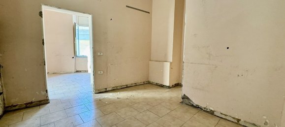 4 bedrooms Apartment in Naples, Italy No. 185903 10