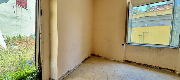 4 bedrooms Apartment in Naples, Italy No. 185903 4