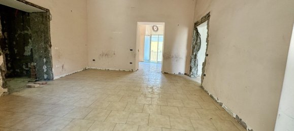 4 bedrooms Apartment in Naples, Italy No. 185903 13