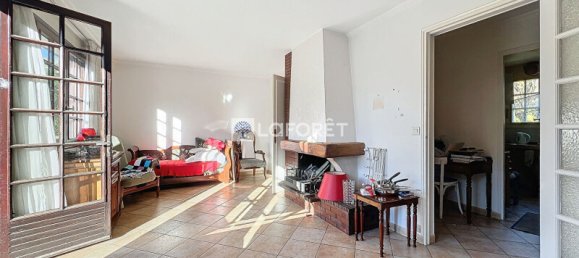 2 bedrooms House in Saint-Cyr-l'Ecole, France No. 169137 5