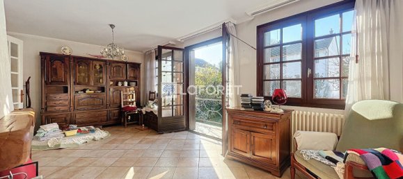 2 bedrooms House in Saint-Cyr-l'Ecole, France No. 169137 4