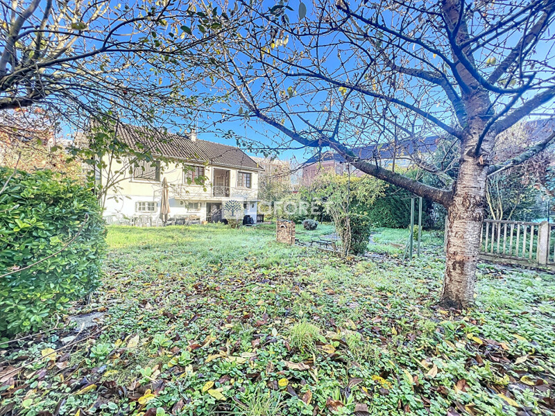 2 bedrooms House in Saint-Cyr-l'Ecole, France No. 169137