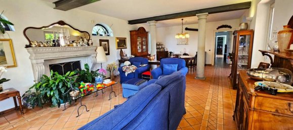 Вилла с 7 комнатами в Сесто Календе, Италия № 157423 12