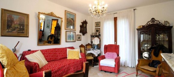 Villa de 2 dormitorios en Lucca, Italy No. 48012 9