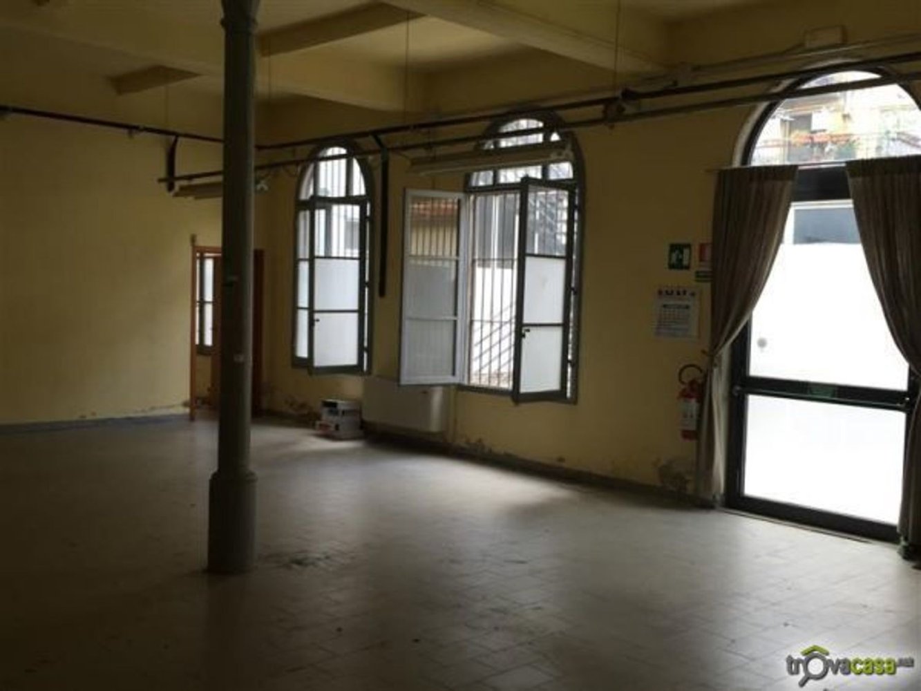 2000m² Warehouse in Lucca, Italy No. 140249