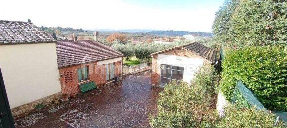 3 Schlafzimmer Haus in Foiano della Chiana, Italy, Nr. 225220 5