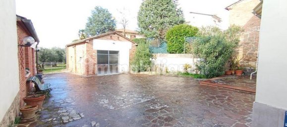 3 Schlafzimmer Haus in Foiano della Chiana, Italy, Nr. 225220 2